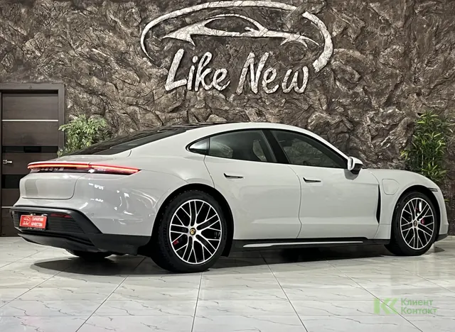 Porsche Taycan (2021)