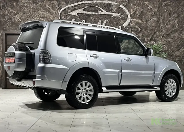 Mitsubishi Pajero (2010)